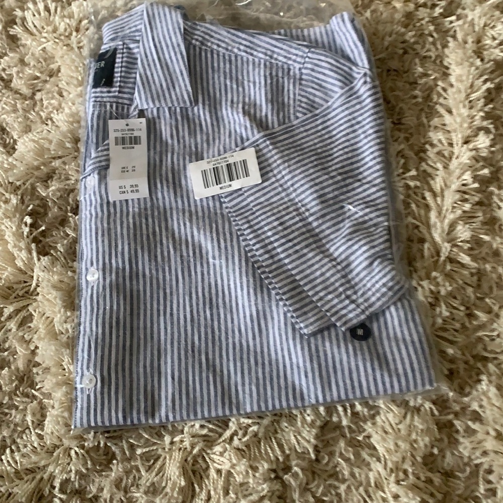 Men’s medium short sleeve button up hollister